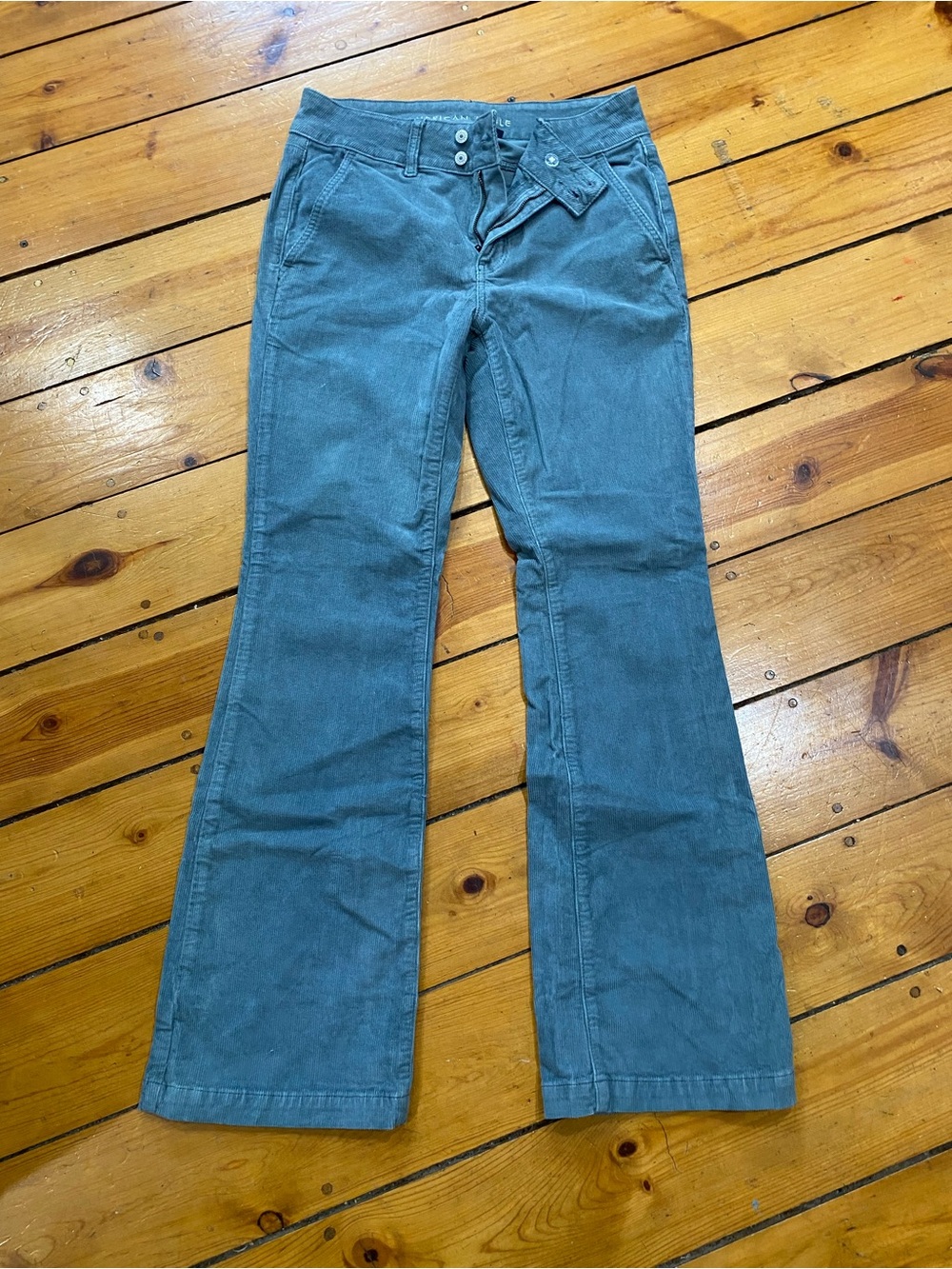 American Eagle high rise kick boot courderoy pants size 10 Sage green
